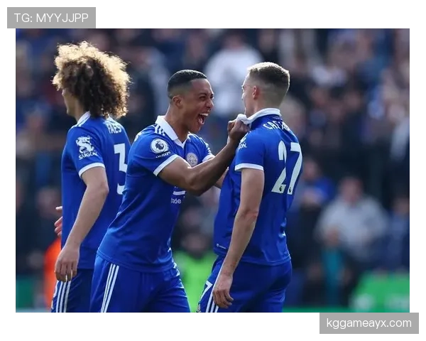 英超激战正酣：莱斯特城对决强敌，积分榜竞逐风云再起