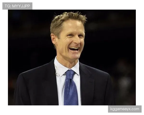 奥斯梅恩与埃托奥终结效率及战术角色的时代差异分析