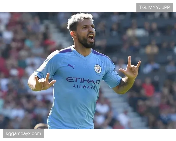 奥斯梅恩vs莱万多夫斯基：现代中锋与全能射手的核心差异解析